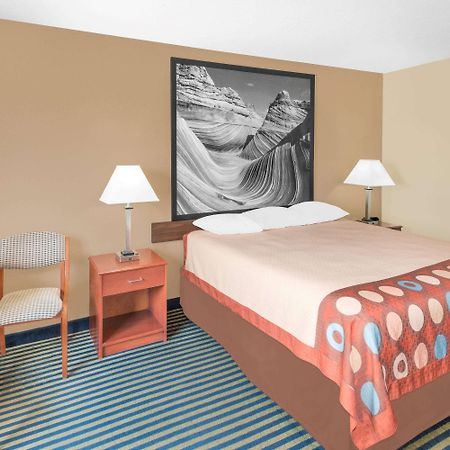 Super 8 By Wyndham Marshalltown Εξωτερικό φωτογραφία