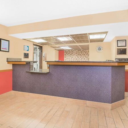 Super 8 By Wyndham Marshalltown Εξωτερικό φωτογραφία
