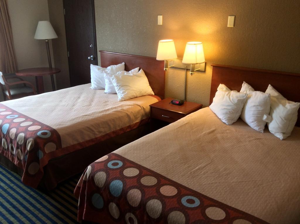 Super 8 By Wyndham Marshalltown Εξωτερικό φωτογραφία