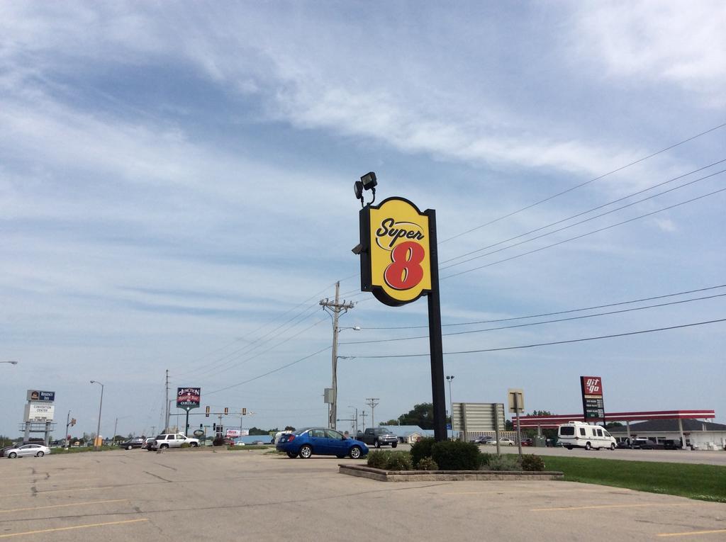 Super 8 By Wyndham Marshalltown Εξωτερικό φωτογραφία
