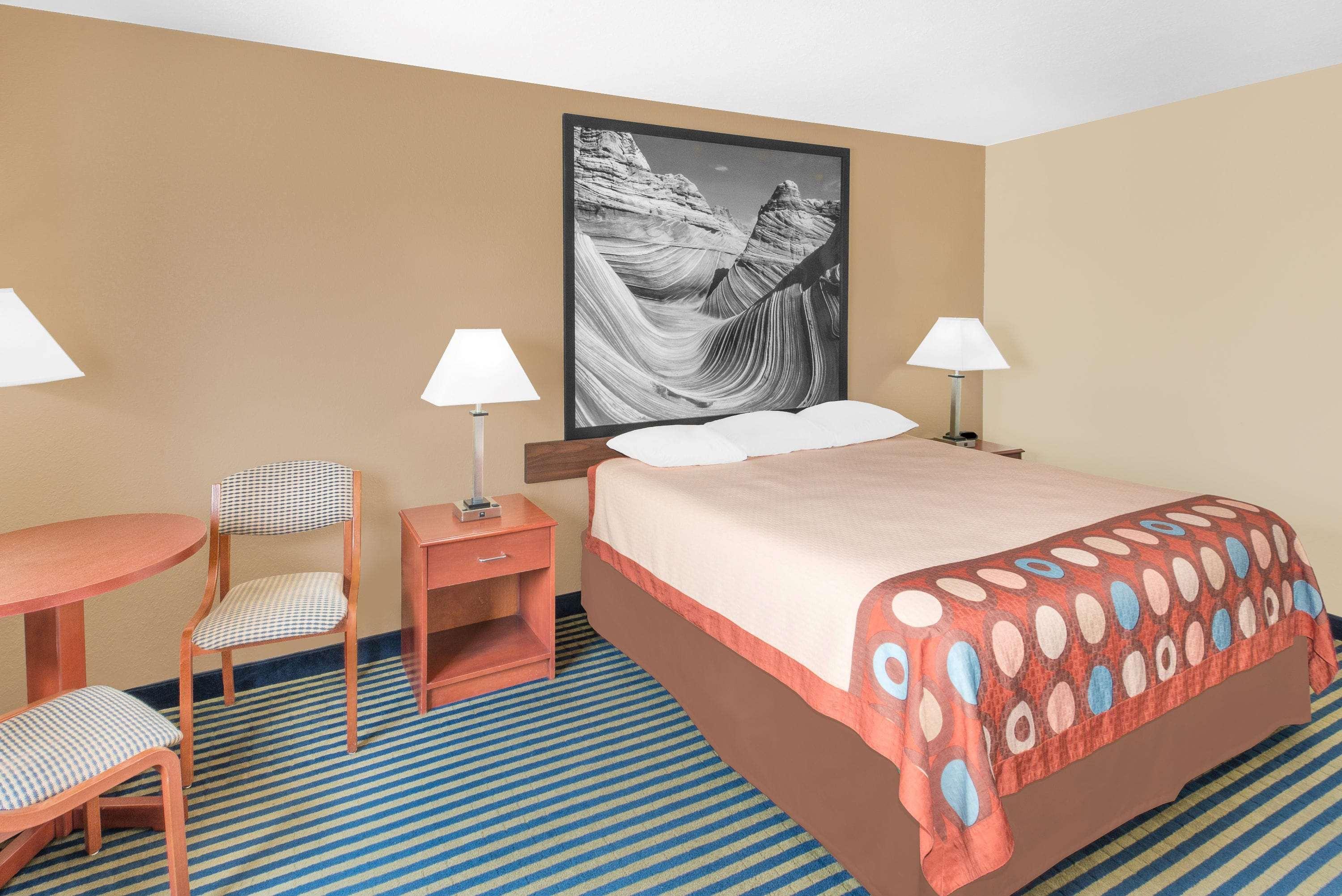 Super 8 By Wyndham Marshalltown Εξωτερικό φωτογραφία