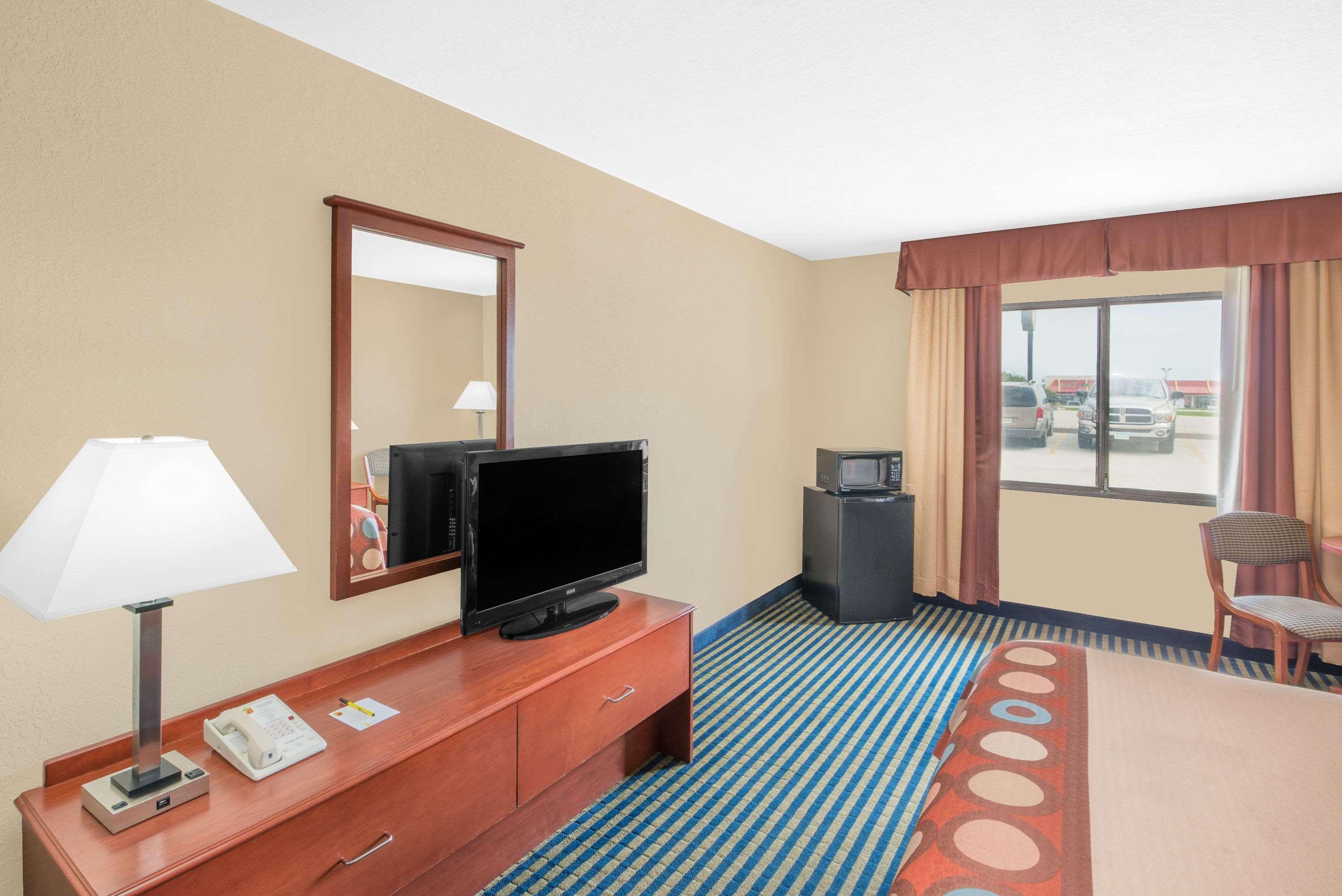 Super 8 By Wyndham Marshalltown Εξωτερικό φωτογραφία