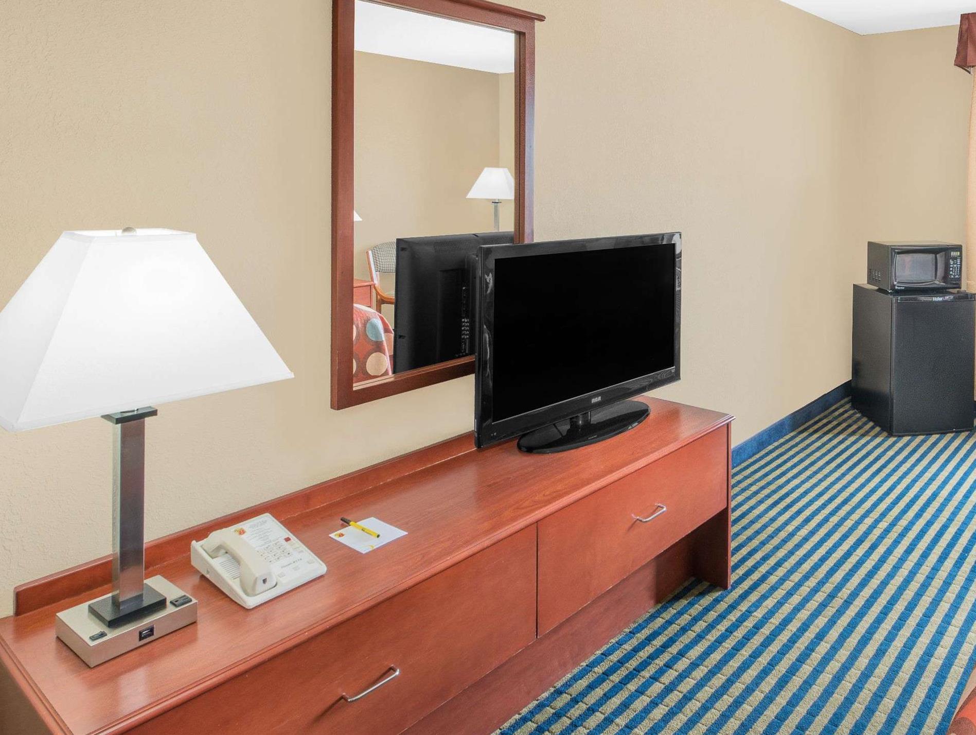 Super 8 By Wyndham Marshalltown Εξωτερικό φωτογραφία