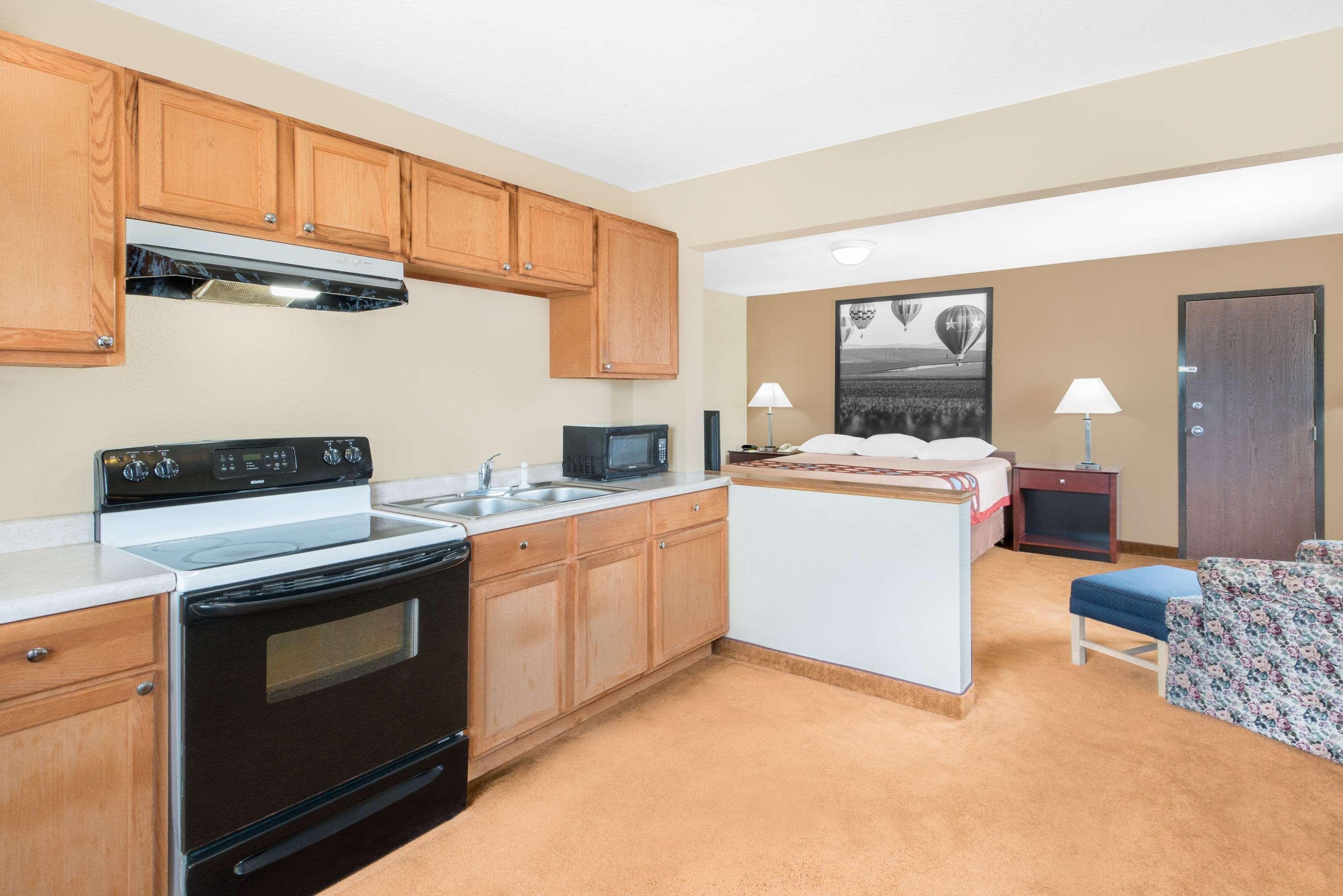 Super 8 By Wyndham Marshalltown Εξωτερικό φωτογραφία
