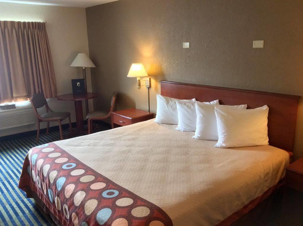 Super 8 By Wyndham Marshalltown Εξωτερικό φωτογραφία