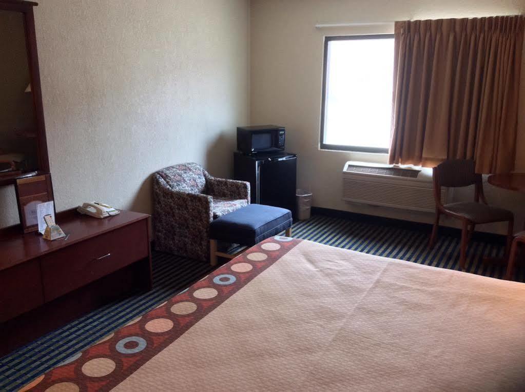 Super 8 By Wyndham Marshalltown Εξωτερικό φωτογραφία